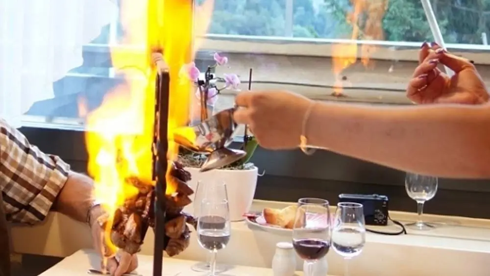 Fleisch am Galgen bei der Henkersmahlzeit im Hotelrestaurant Habkern