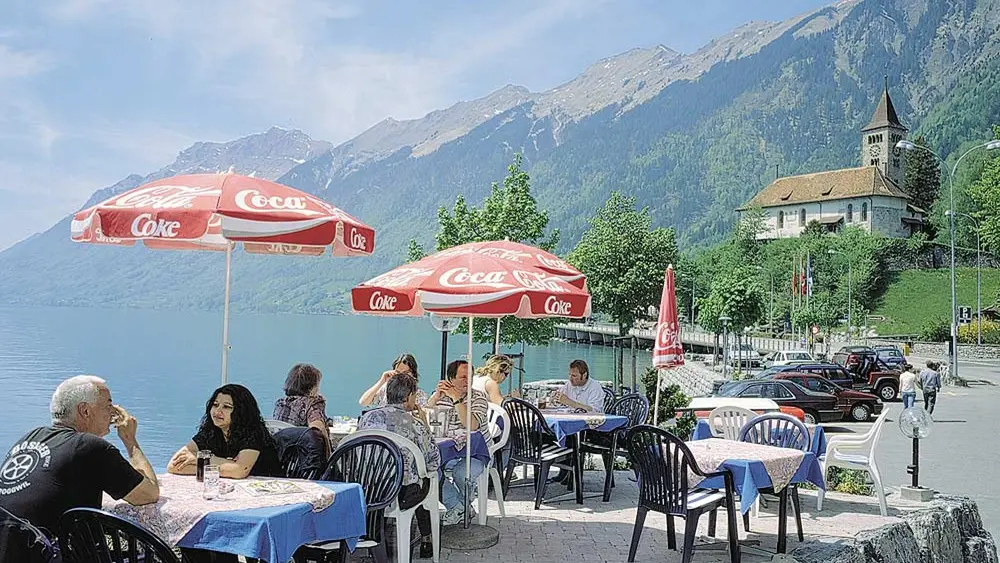 Terrasse des Seerestaurants Löwen in Brienz