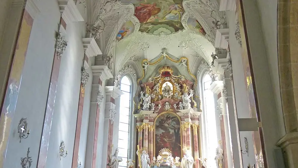 Innenansicht der Stadtpfarrkirche St. Andrä in Lienz