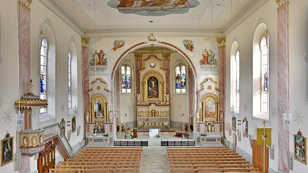 Blick in den Innenraum von St. Martin in Alberschwende