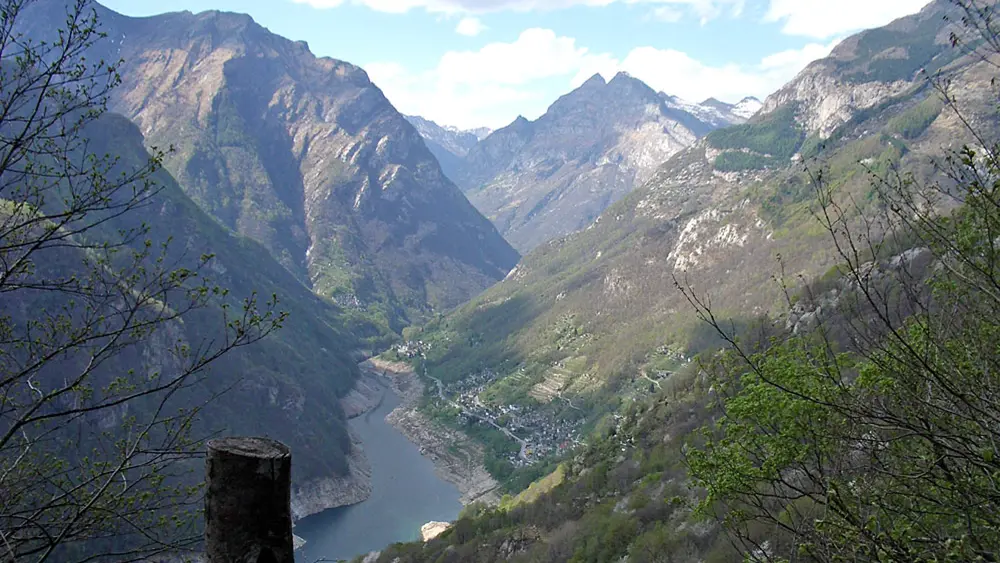 Blick ins Tessiner Verzascatal