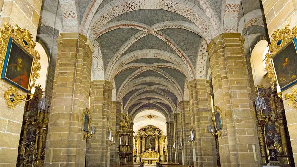 Blick ins Kirchenschiff der Klosterkirche Walderbach
