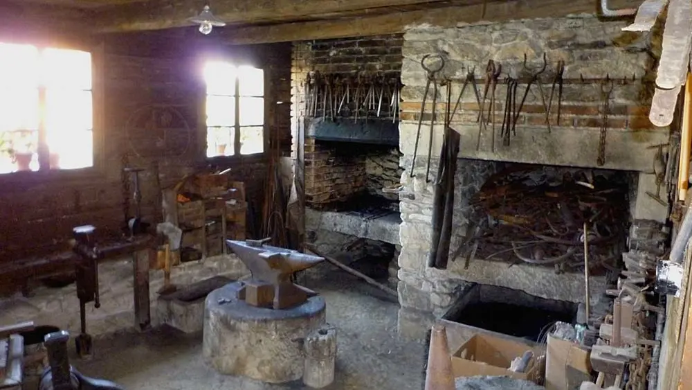 Blick in die Dorfschmiede im Freilichtmuseum Finsterau