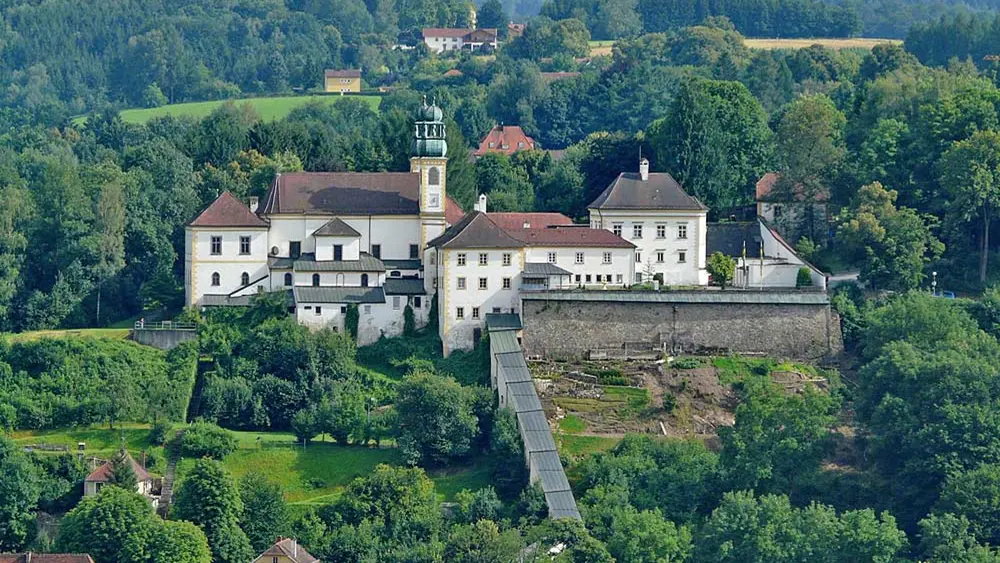 Luftaufnahme der Wallfahrtskirche Mariahilf in Passau