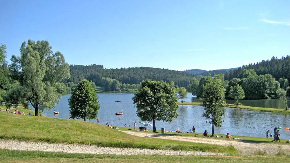 Ein Badestrand am Rannasee bei Wegscheid