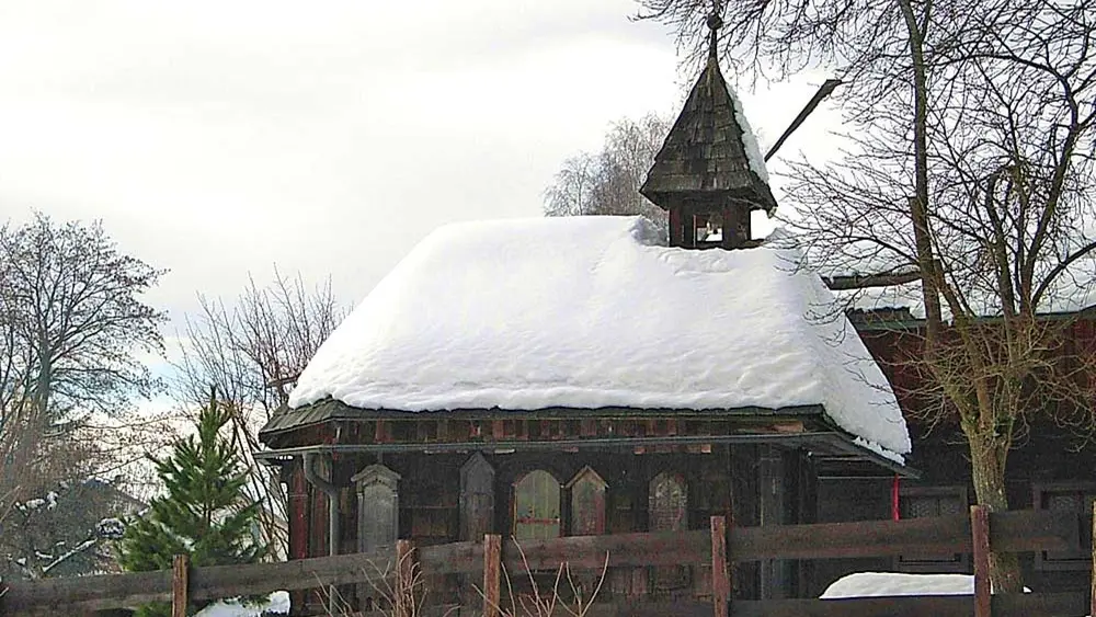 Die Hermannsrieder Holzkapelle im Bauernhausmuseum Lindberg