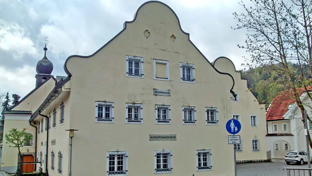 Fassade des Stadt- und Schnupftabakmuseums Grafenau