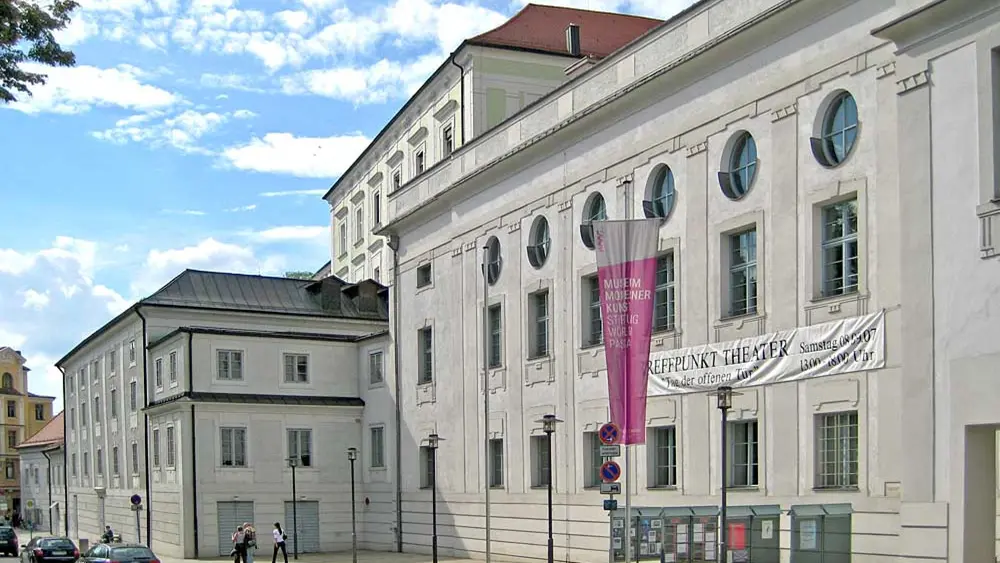 Fassade des Stadttheaters Passau