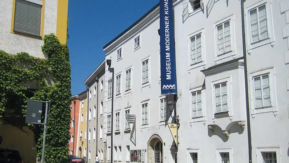 Eingang zum Museum Moderner Kunst in Passau