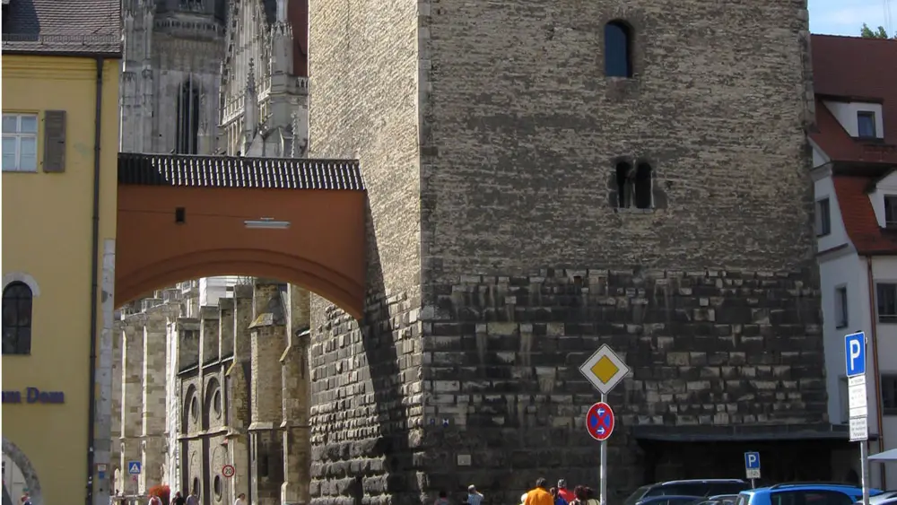 Schwibbogen zwischen Herzogshof und Römerturm