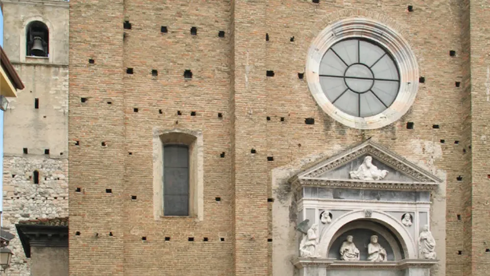 Portal des Doms Santa Maria Assunziata in Salò