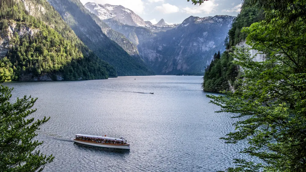  Vom Ausichtspunkt Malerwinkel kann man den Königssee bis nach St. Bartholomä überblicken 