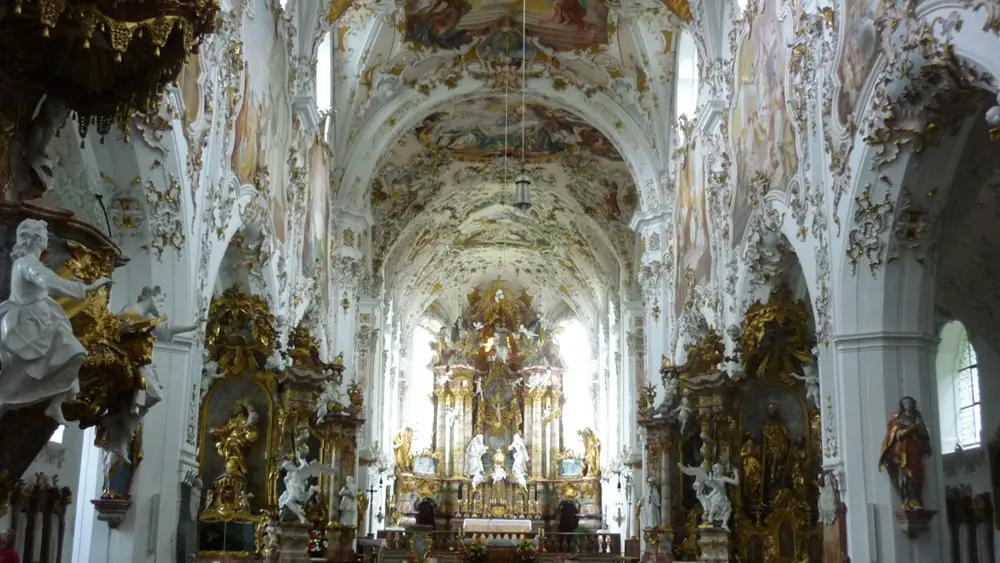 Außenansicht der Pfarrkirche Mariä Geburt