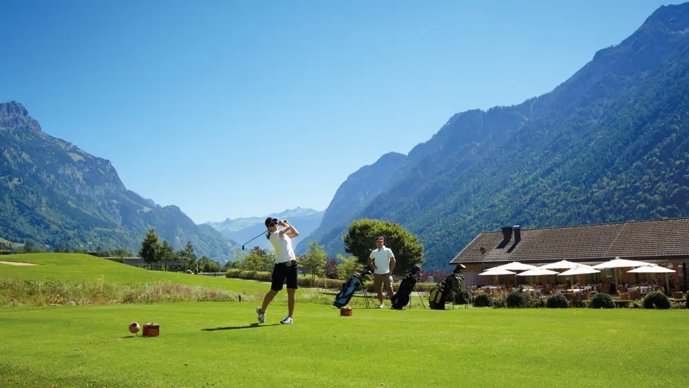 Abschlag auf dem Golfplatz Bludenz-Braz