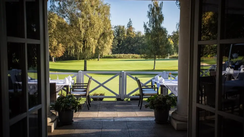 Blick von der Terrasse des Hubers im Golfclub Klessheim
