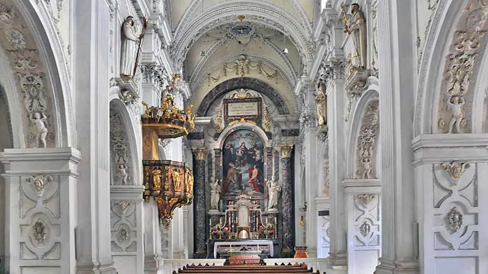 Das Innere der Klosterkirche Marienberg bei Mals