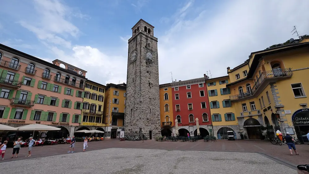 Torre Apponale und Piazza III Novembre in Riva del Garda