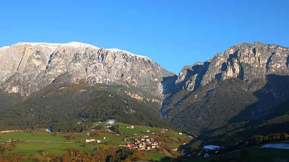 Blick auf den Schlern und die Hammerwand