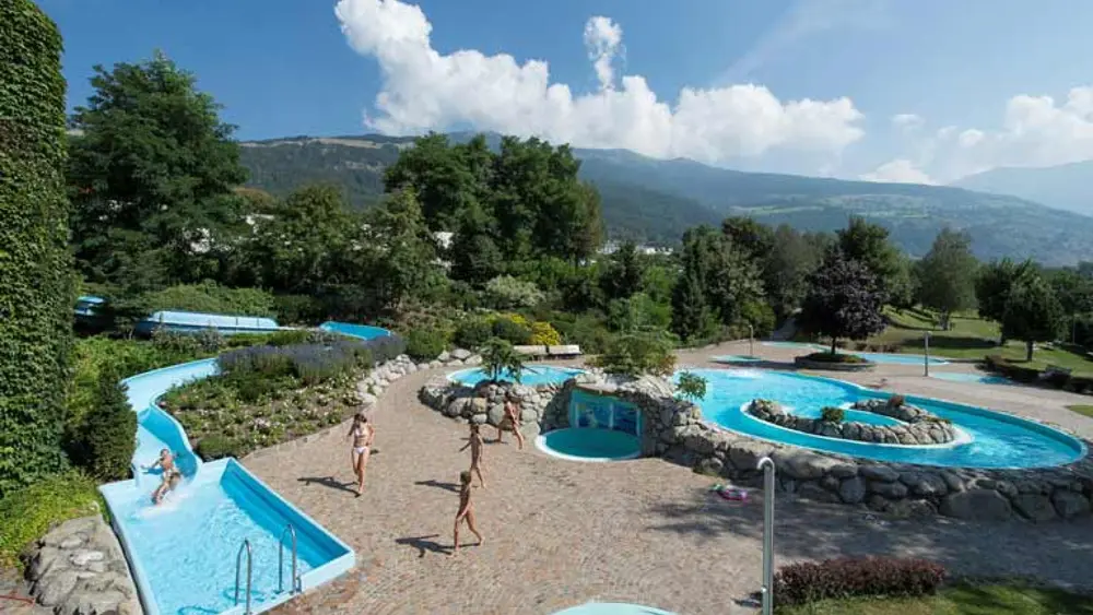 Schwimmbecken im Freibad Sport Well