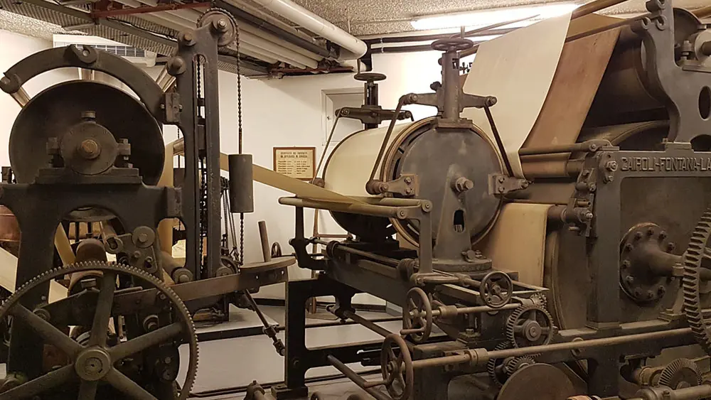 Maschine zur Seidenherstellung im Seidenmuseum Como