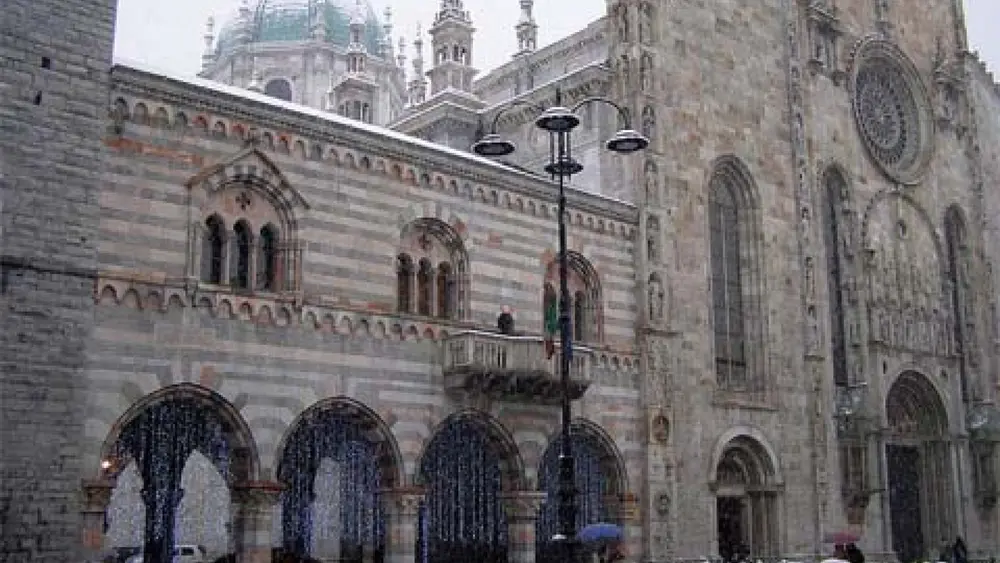 Blick auf Broletto und den Dom