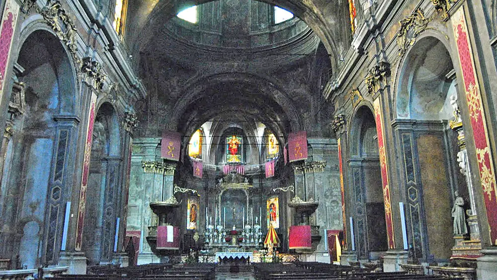 Innenraum der Basilika San Vittore in Verbania