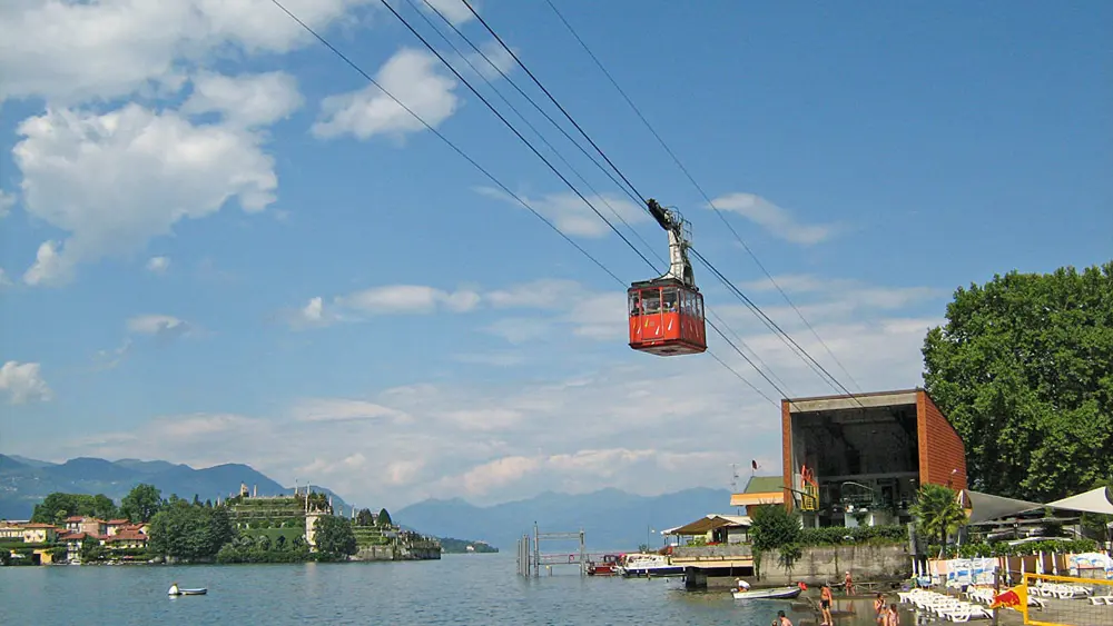 Seilbahn von Stresa auf den Monte Mottarone über den Lago Maggiore
