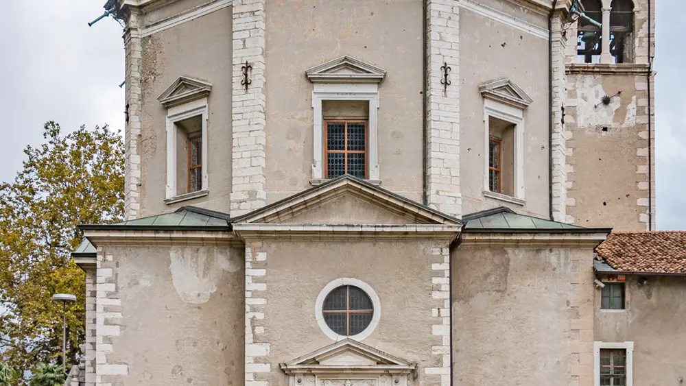 Blick auf die Chiesa dell'Inviolata in Riva del Garda