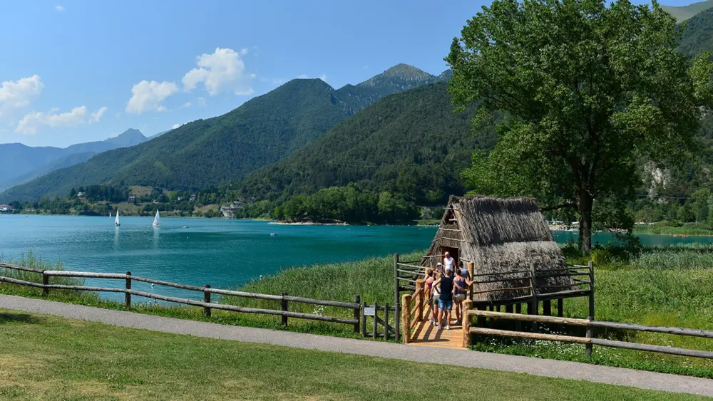 Nachbau des Museo delle Palafitte am Ledrosee