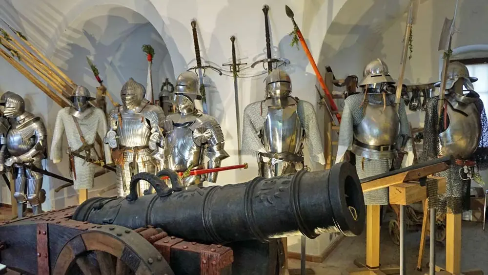 Blick in die Waffenkammer der Festung Kufstein