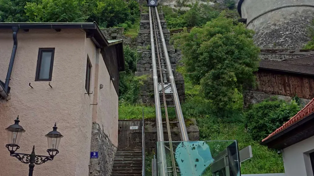Blick auf den Schrägaufzug zur Festung Kufstein
