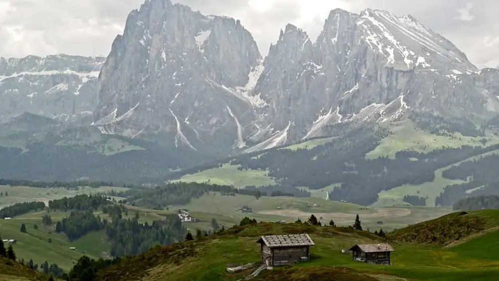 Seiser Alm mit Blick auf Langkofel und Plattkofel