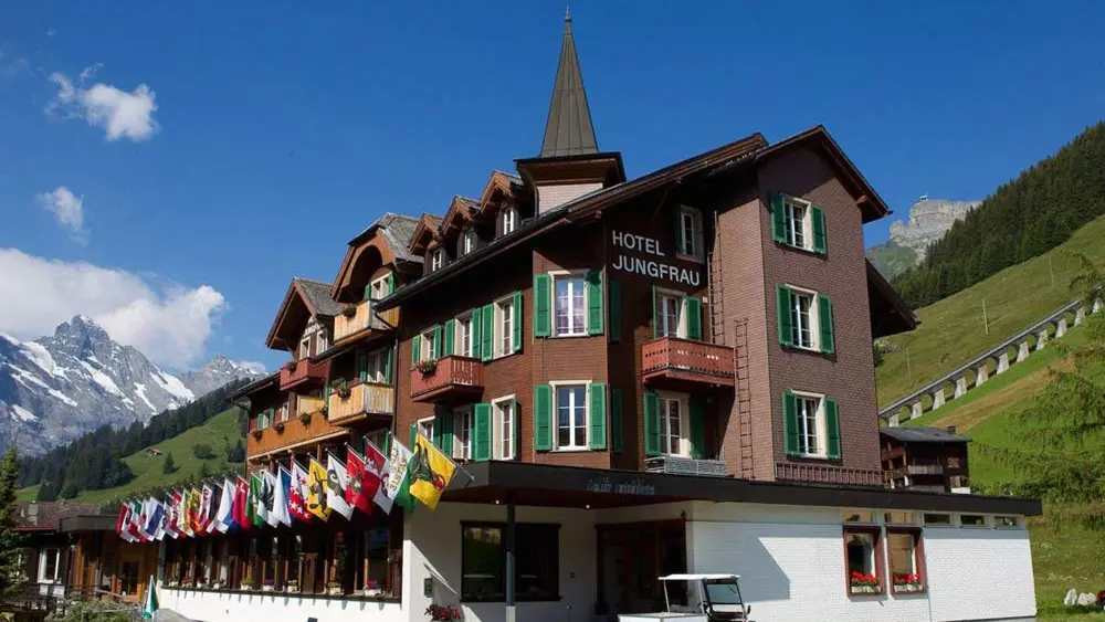 Blick auf das Hotel Jungfrau Mürren