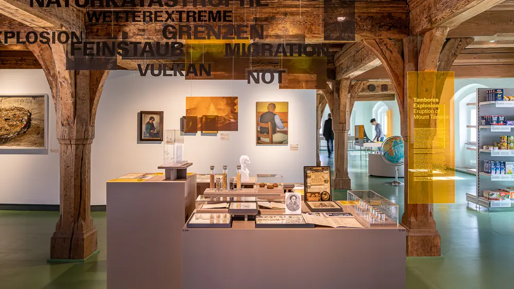 2. OG Übersicht, im Vordergrund Tableau - Vulkanausbruch