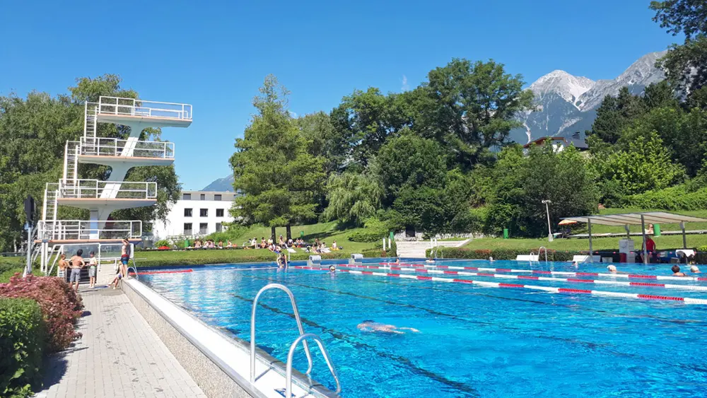 Schwimmbad Hall in Tirol