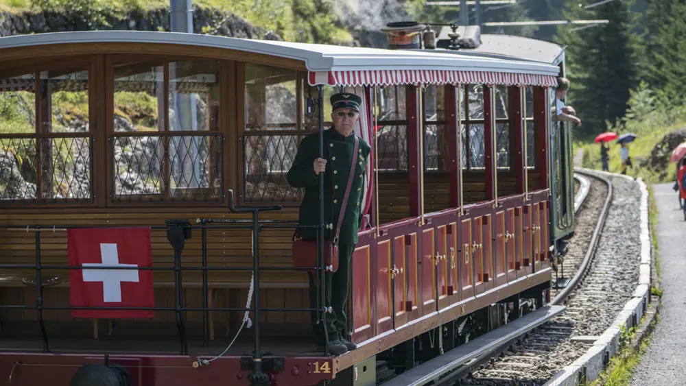 Vitznau-Rigi-Bahn mit Schaffner