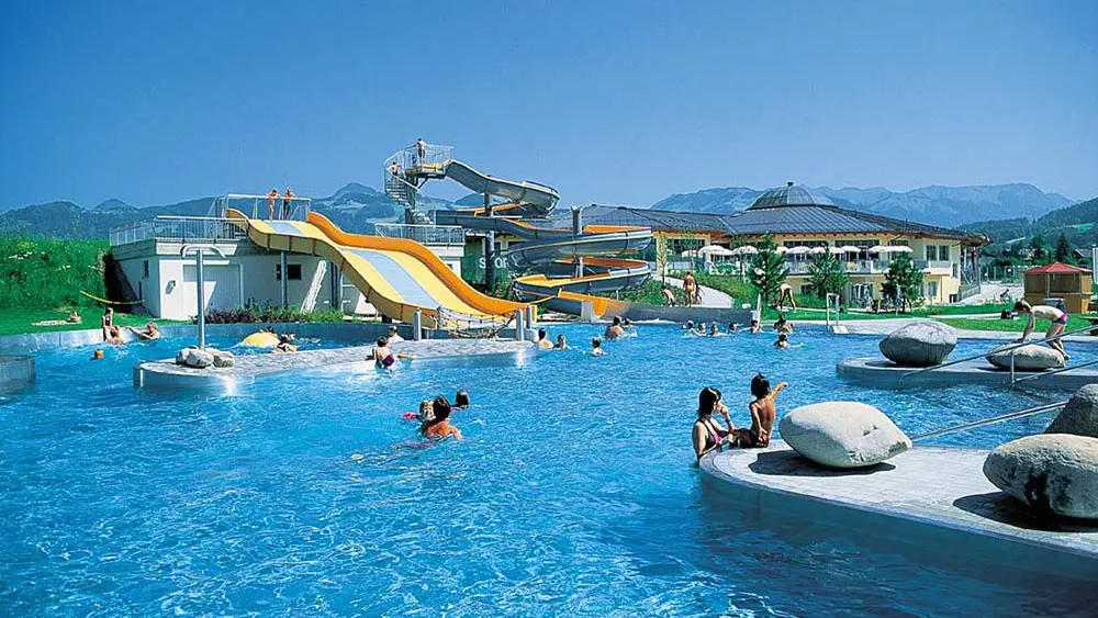 Blick ins Freibad der Funarena Ebbs