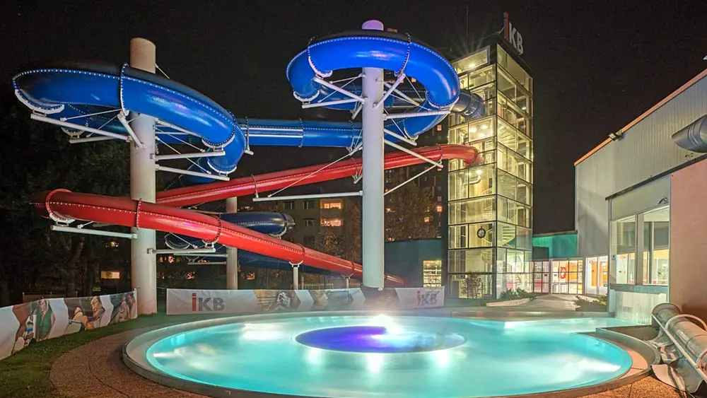 Rutschen im Hallenbad Olympisches Dorf in Innsbruck