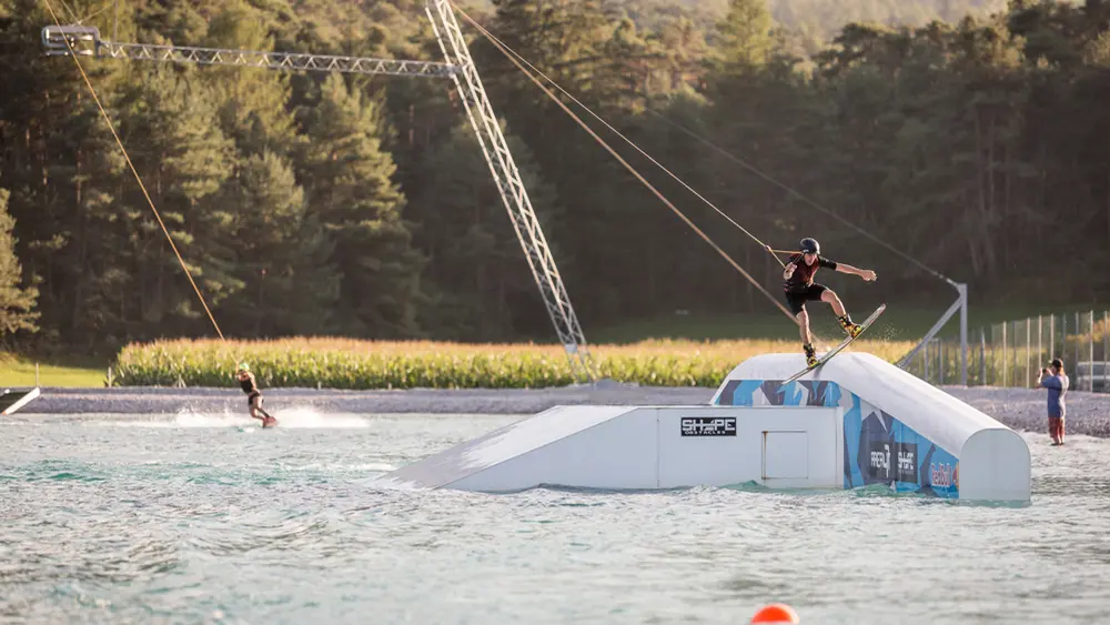 Wakeboarder in der AREA 47 im Ötztal