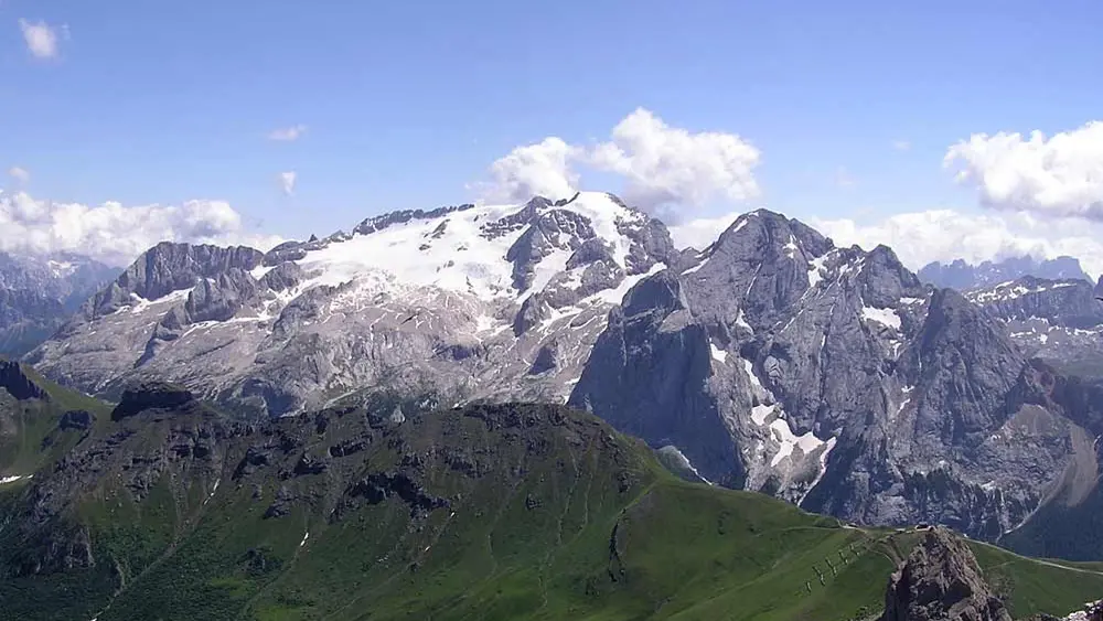 Blick auf die Marmolata vom Sass Pardoi aus
