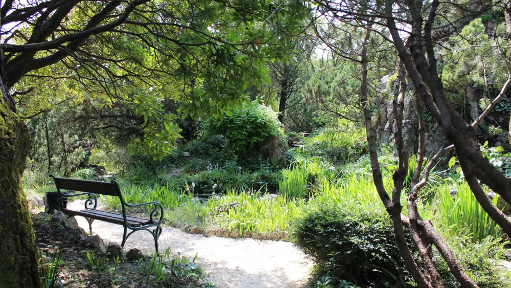 Blick in den Heller-Garten in Gardone Riviera