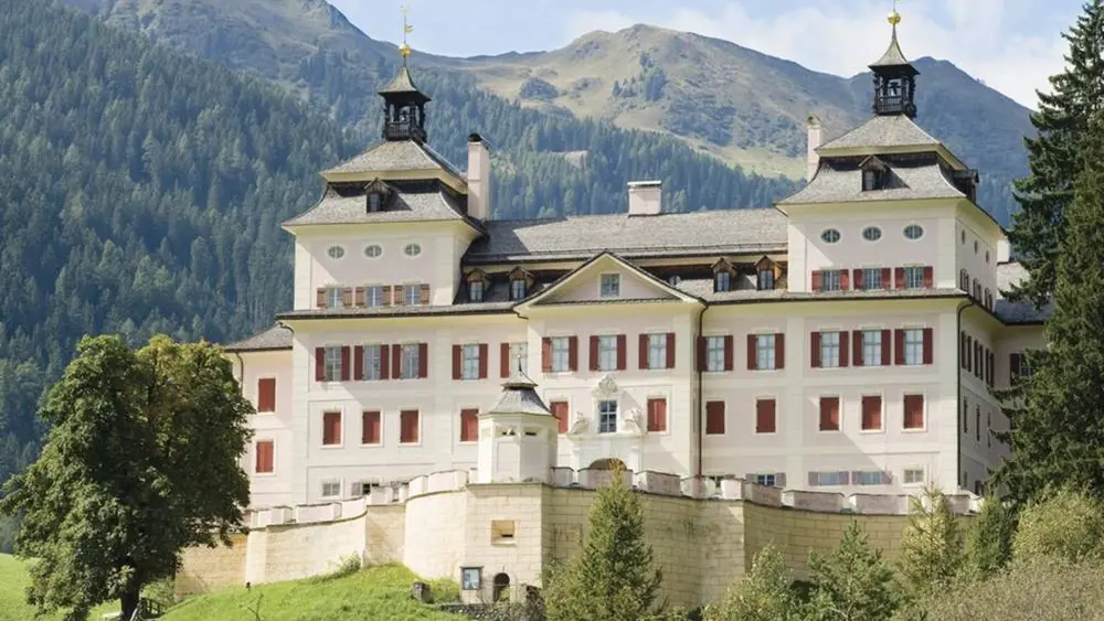 Blick auf Schloss Wolfsthurn in Ratschings