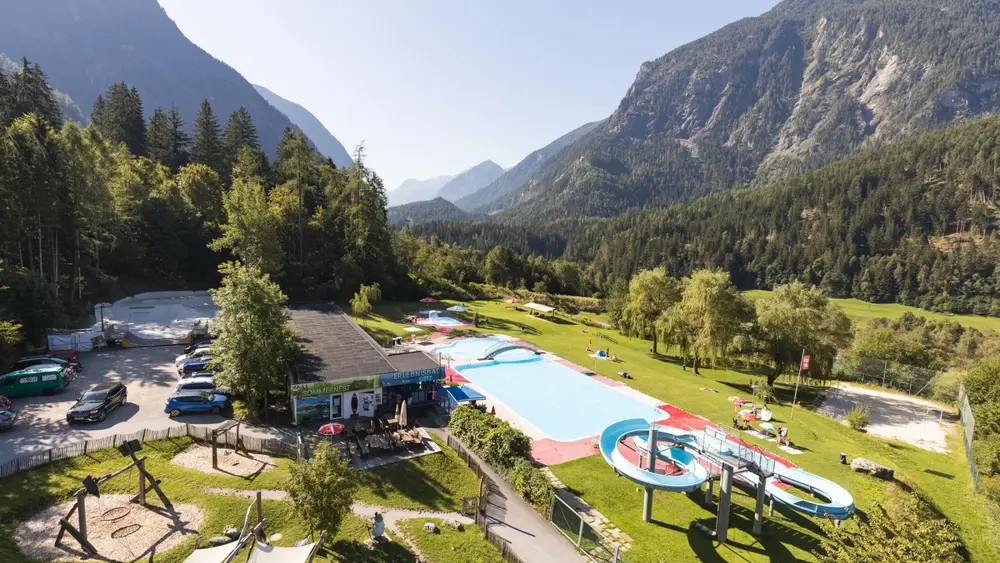 Blick auf das Erlebnisbad Oetz