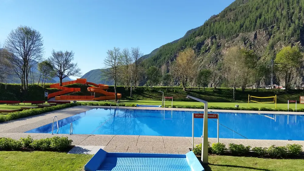 Schwimmbekcken im Freibad Längenfeld