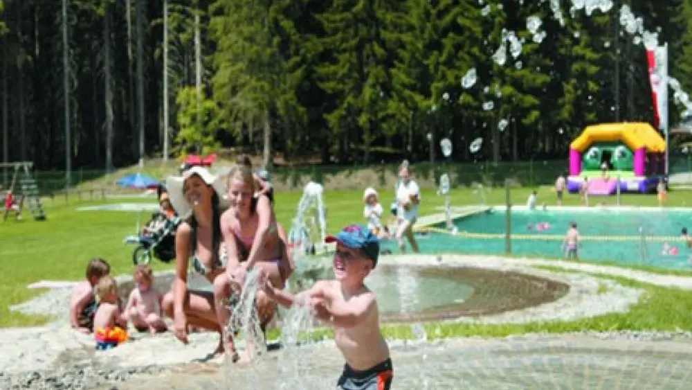 Kinderbecken im Waldschwimmbad Bärenbad in Berwang