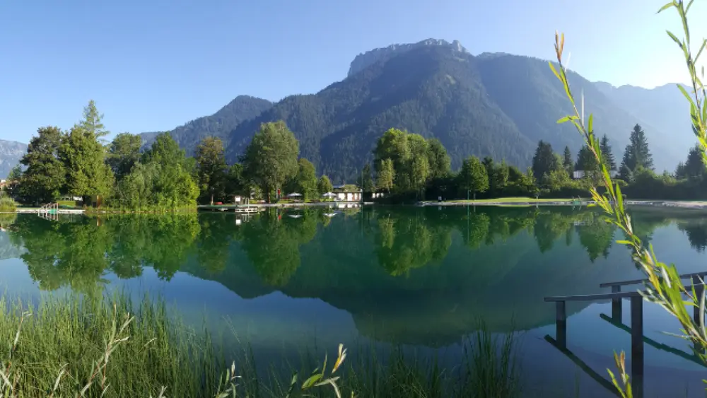 Der Badesee ist das Herzstück der Badeanlage