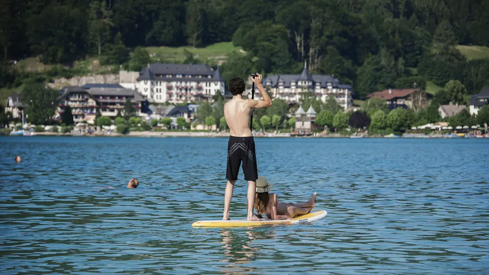 Stand Up Paddler auf dem Fuschlsee