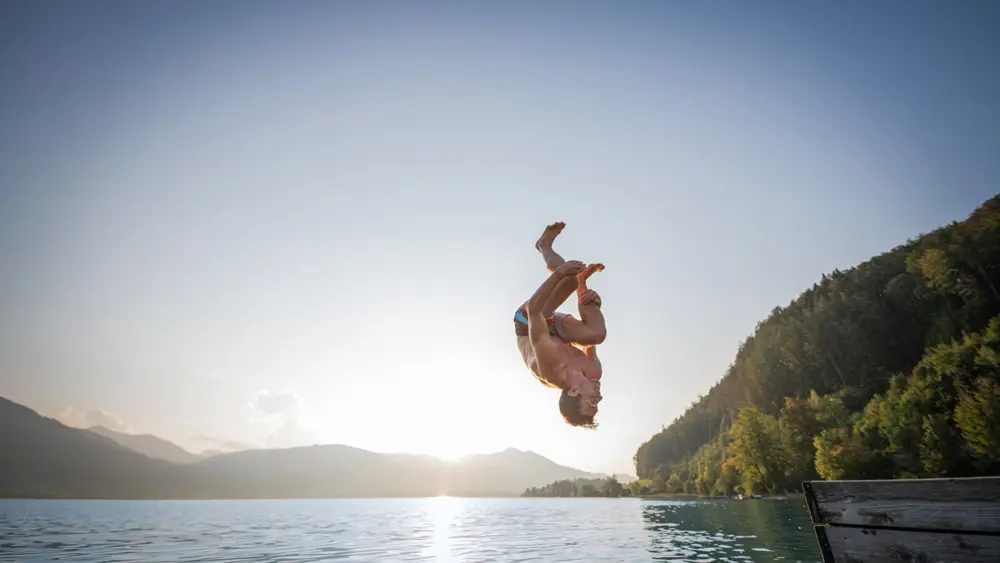 Sprung in den Wolfgangsee
