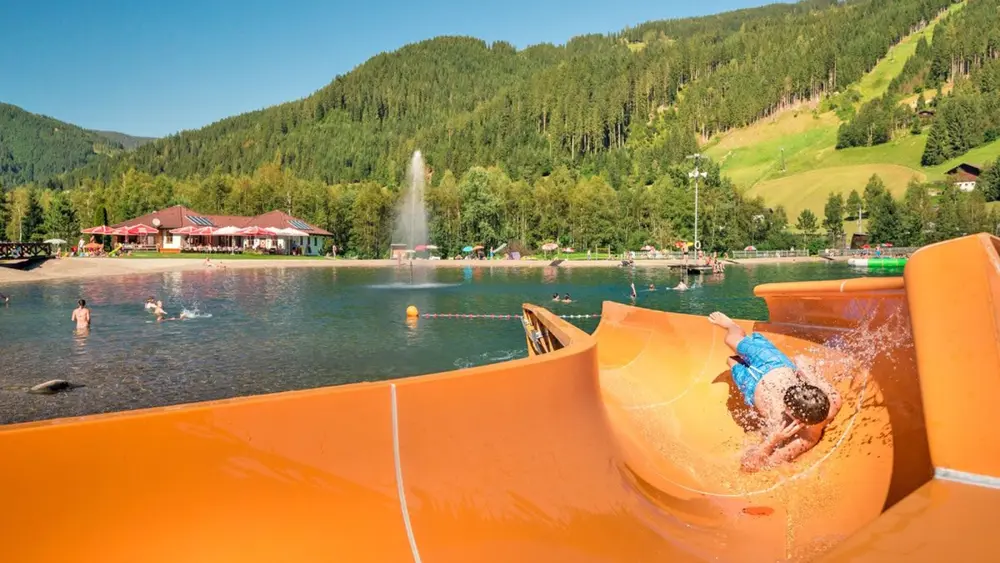Rutsche im Erlebnisbadesee Eben