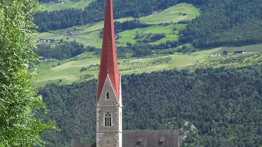 Mariä Himmelfahrt in Schlanders mit dem 97 m hohen Turm